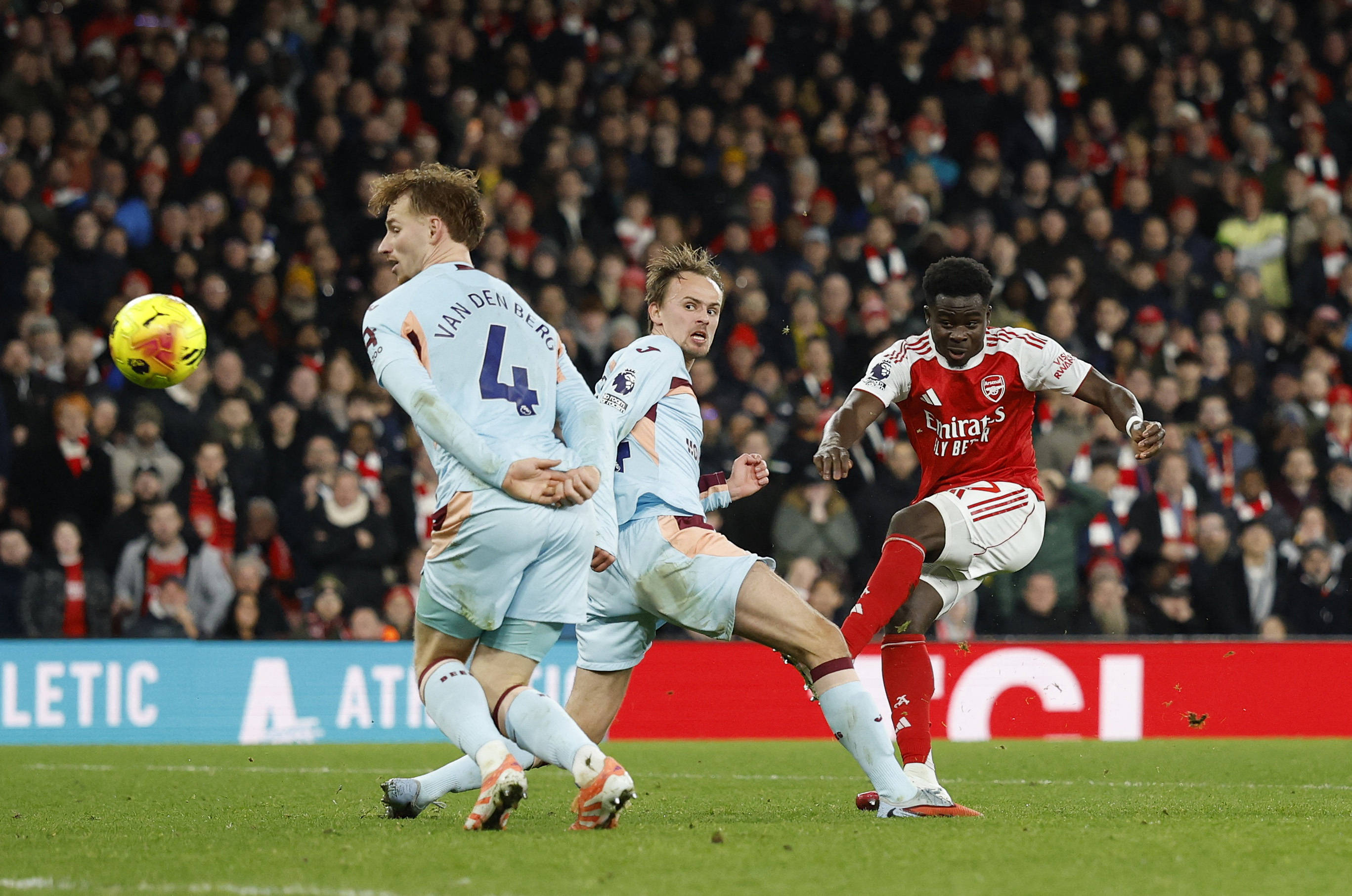 阿森纳主场击败莱斯特城，保持领先